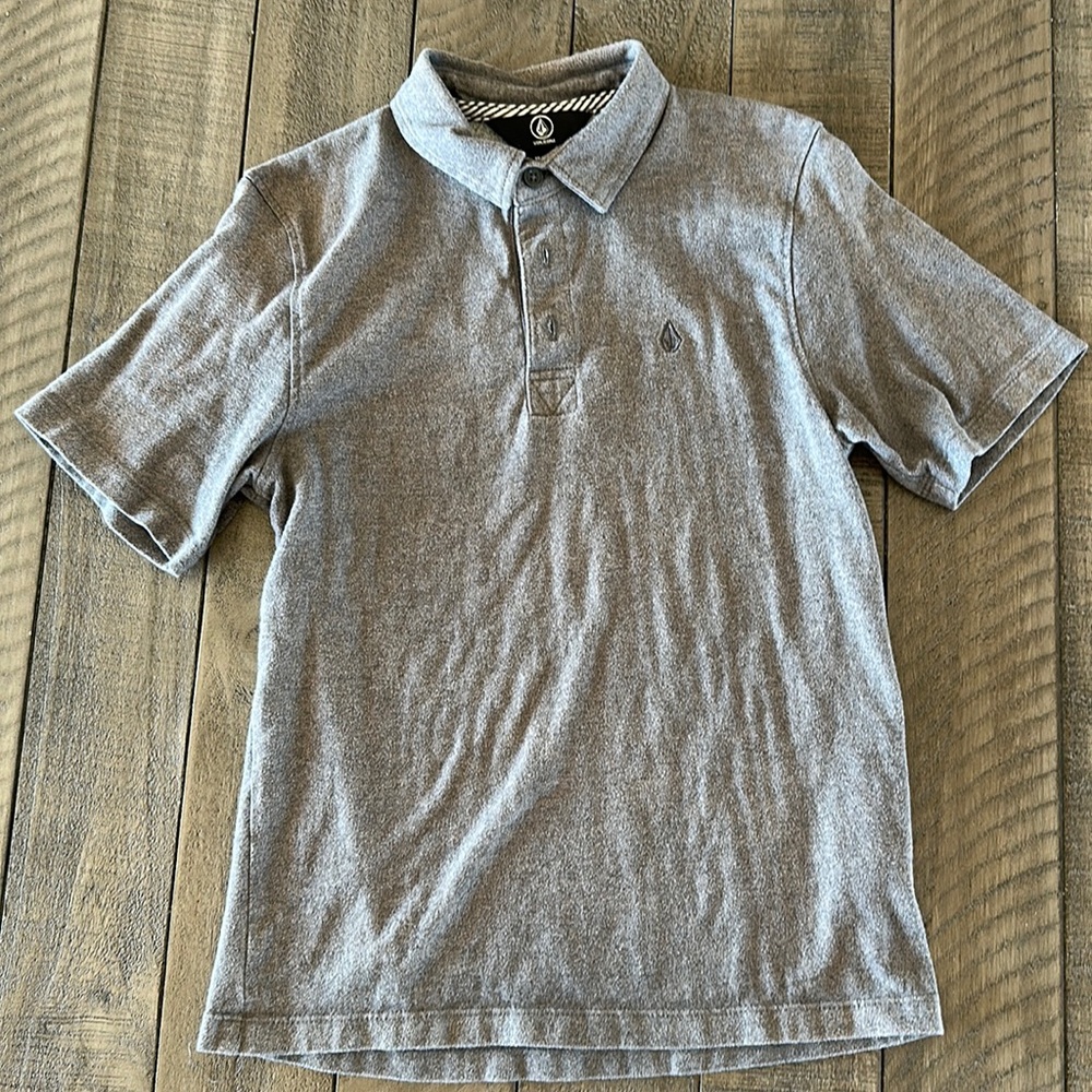 Used volcom boys polo